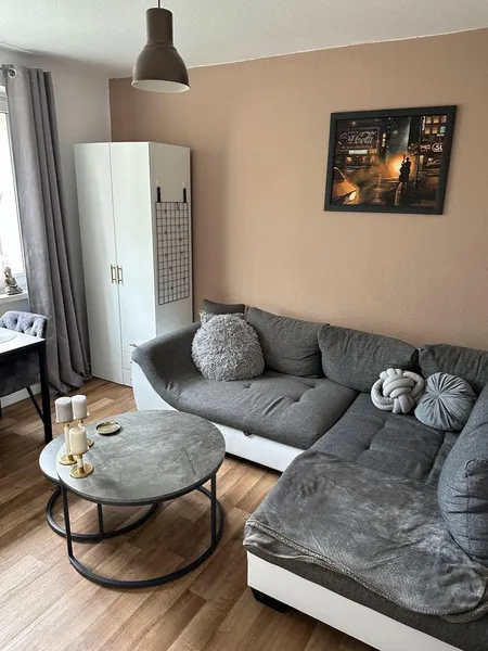 Renovierte 2-Zimmer-Wohnung mit EBK in Lichtenberg — photo 1